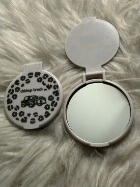 Chickup Truck TM Compact Travel Mirror - White Leopard Print - 🩵🛻🐥🩵